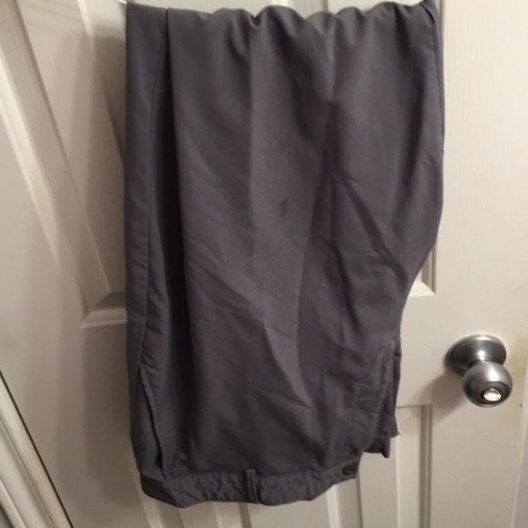 Under Armor Khaki pants includes both pair - Picture 1 of 5